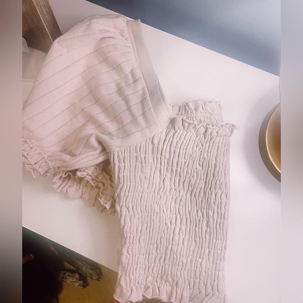 Puff short sleeve baby doll top ! Worn once! Perfect condition !!